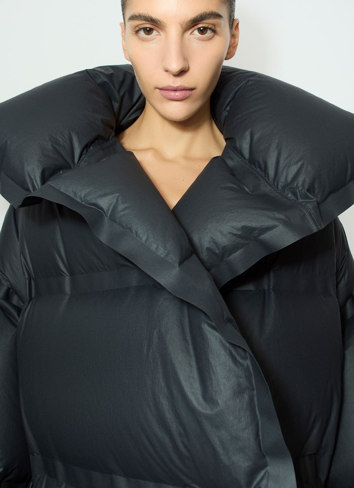 TECHNICAL TAFFETA PUFFER JACKET ALAÏA BLACK TECHNICAL TAFFETA PUFFER JACKET